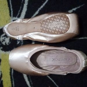 Capezio B 1130 Airess pointe shoes size 10.5W